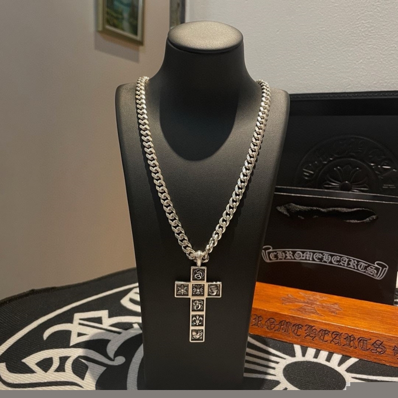 Ch**me He**ts necklaces